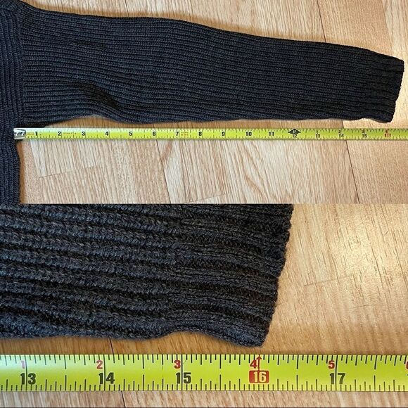 American Eagle Grey V-Neck Sweater - Size: XS - Picture 10 of 12